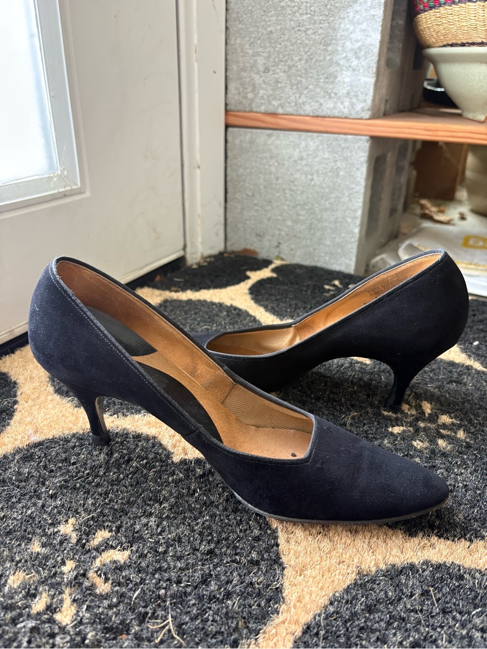 vtg velvet kitten heels black size 8.5 euc